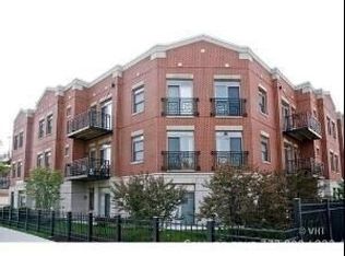 757 W 14th St APT 3B, Chicago, IL 60607