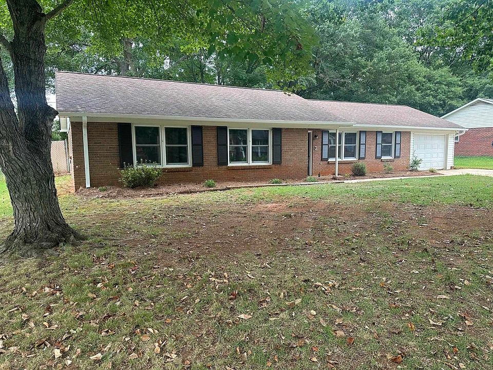 1st image of 220 River Forest Dr