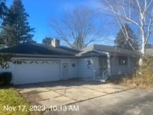 11605 North Hillside LANE, Mequon, WI 53092