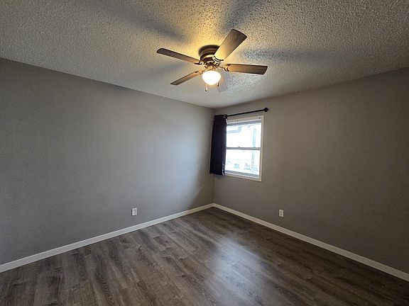 3rd image of 105 Ludland Dr Unit 3