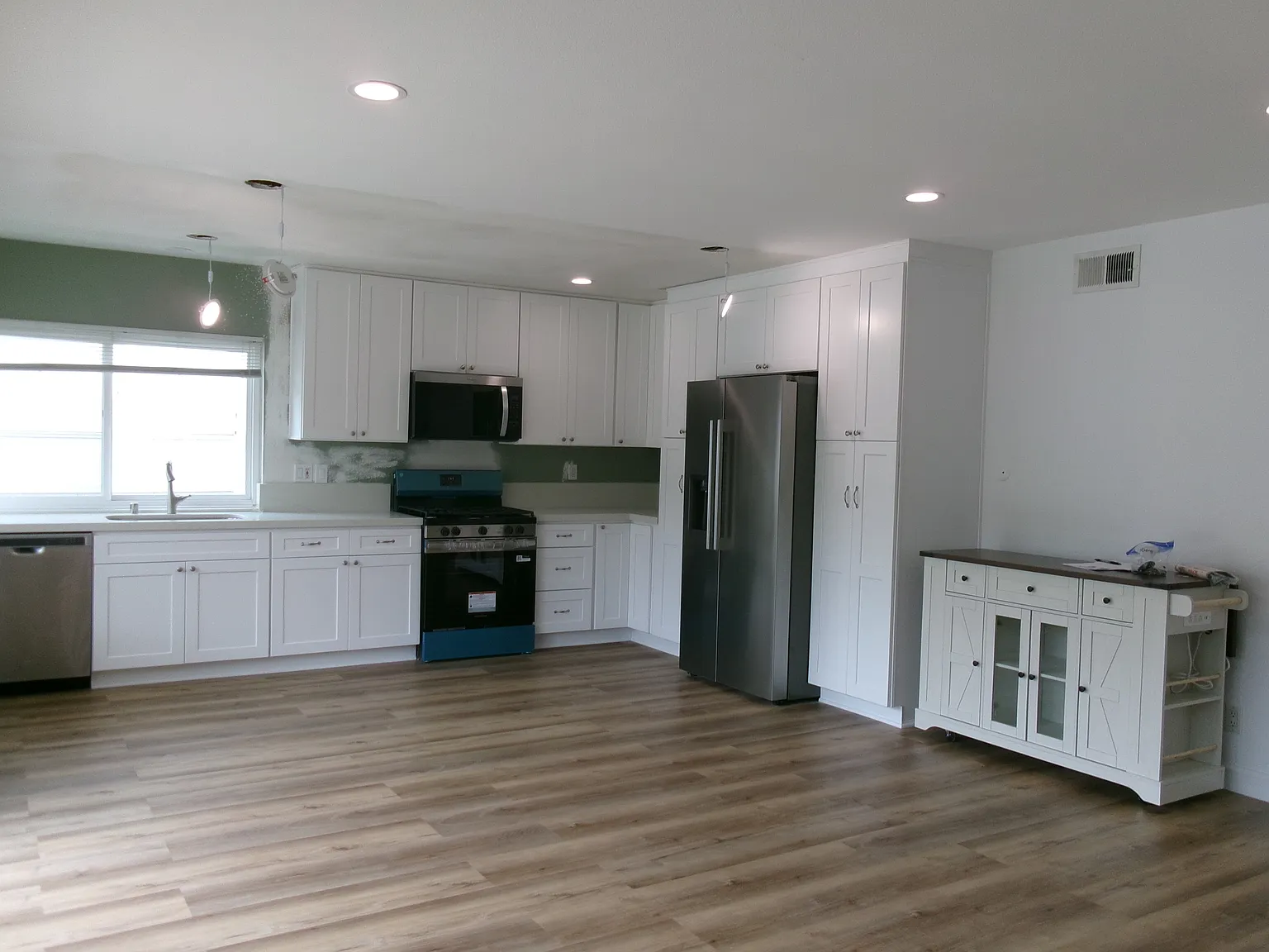 3 bed, 1650 sqft, $4,150 — Photo 2