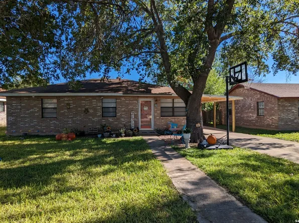 15 Rosebud Circle, Uvalde, TX 78801