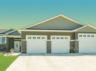 1812 Spring Ct SW, Mandan, ND 58554
