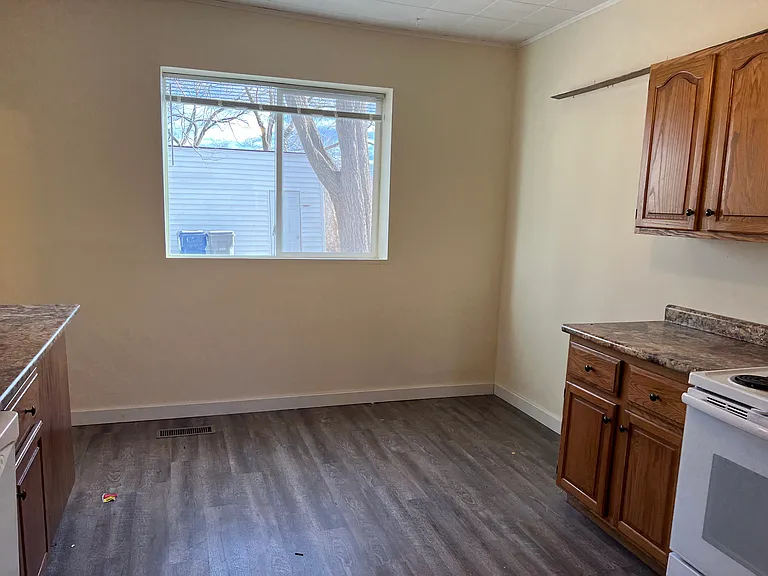 743 Eddy St — Photo 17