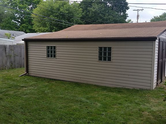 4th image of 922 Millard Ave
