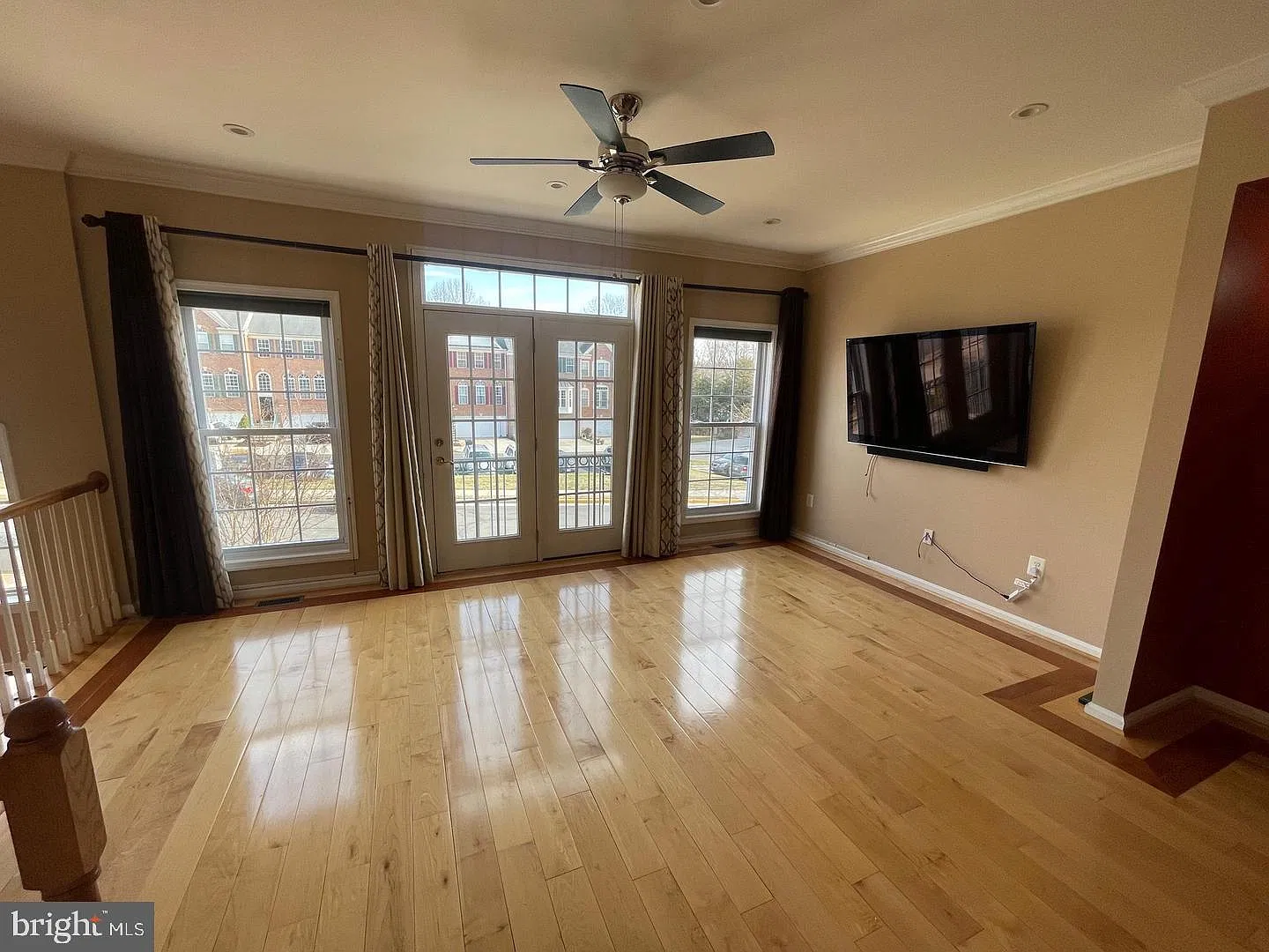 4 bed, 3.5 bath, 2400 sqft, $3,400 — Photo 3