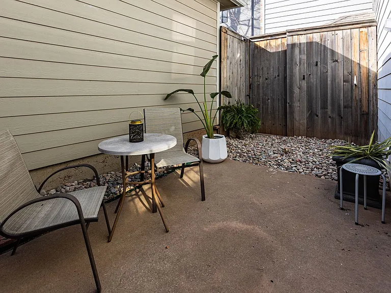 1515 1/2 S Carson Ave — Photo 30