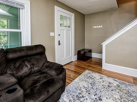 5th image of 1626 Reaney Ave