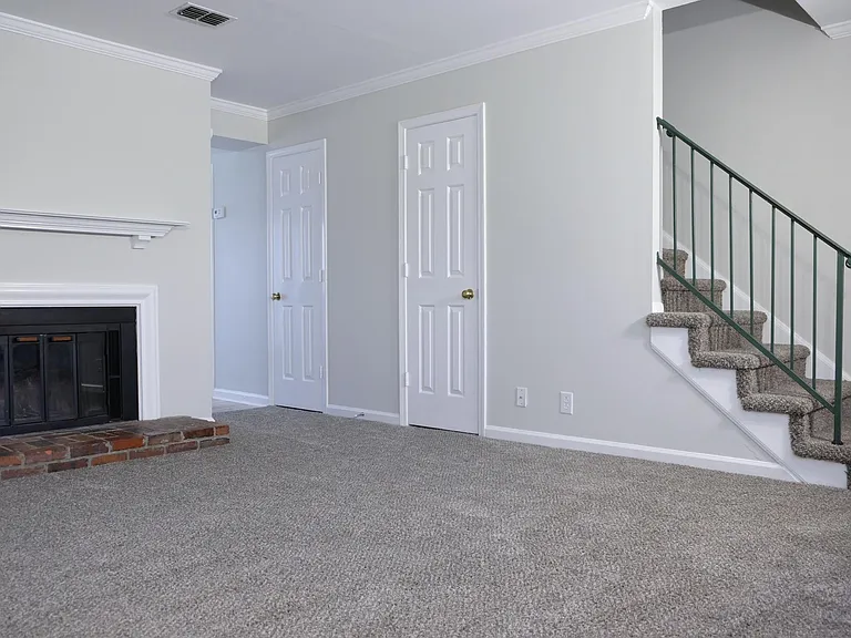 138 Academy Sq — Photo 2