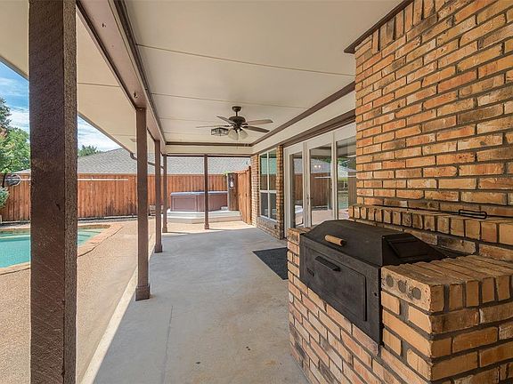 4th image of 3836 Santiago Dr