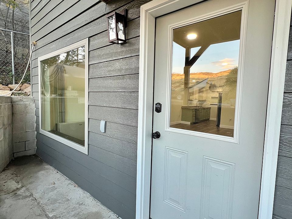 Bottom unit private entrance.