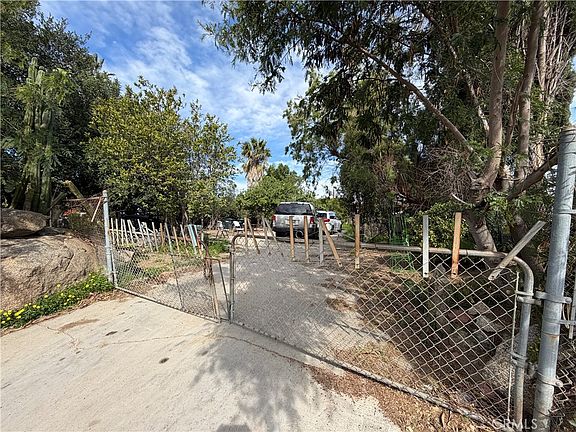 2nd image of 1358 W Metz Rd