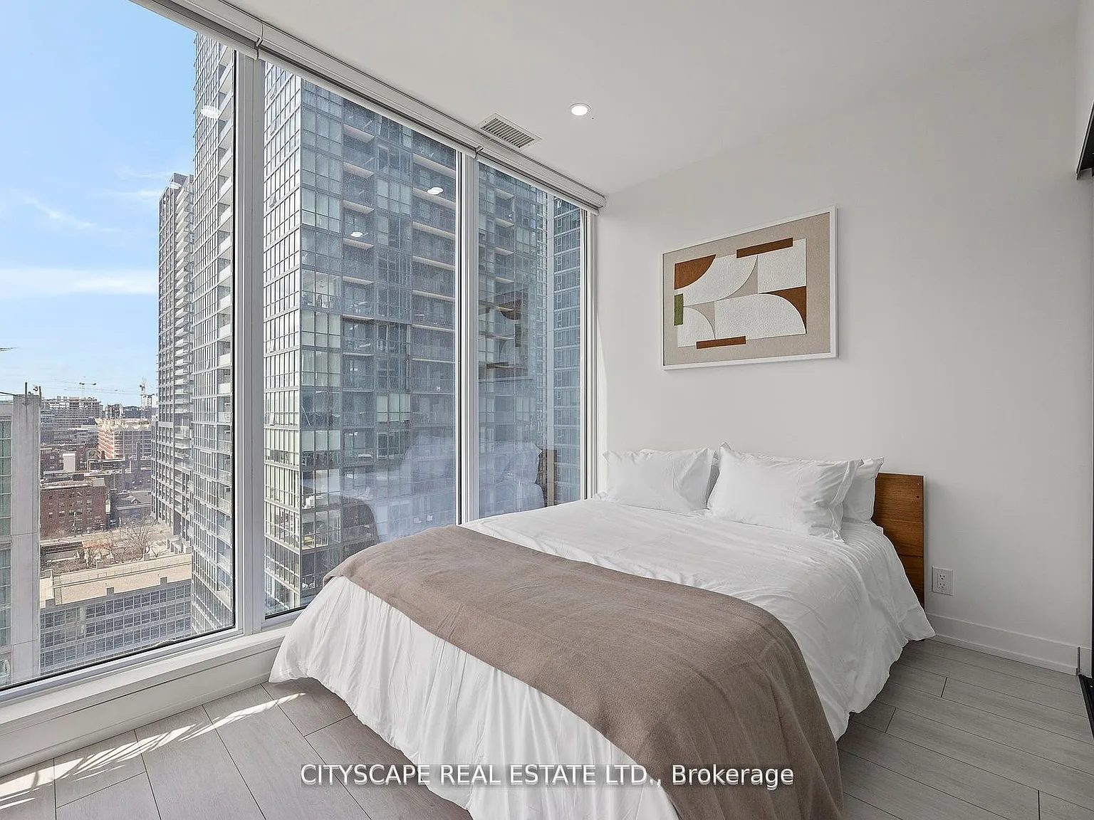 3 bed, $5,000 — Photo 2