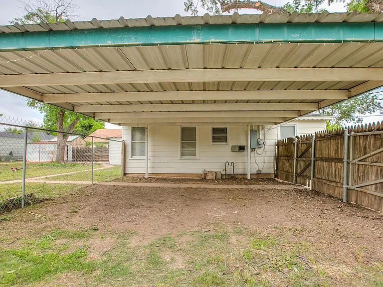 1921 W Avenue J — Photo 17