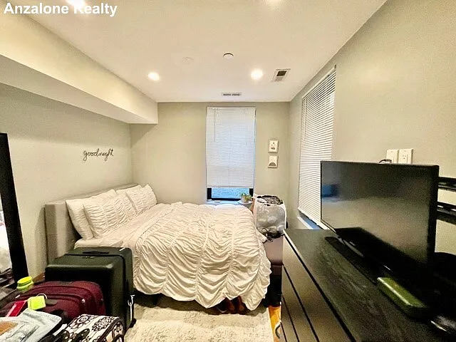419 Hanover St #2 — Photo 6