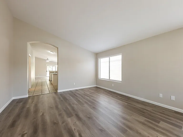 7418 W Lone Cactus Dr — Photo 3