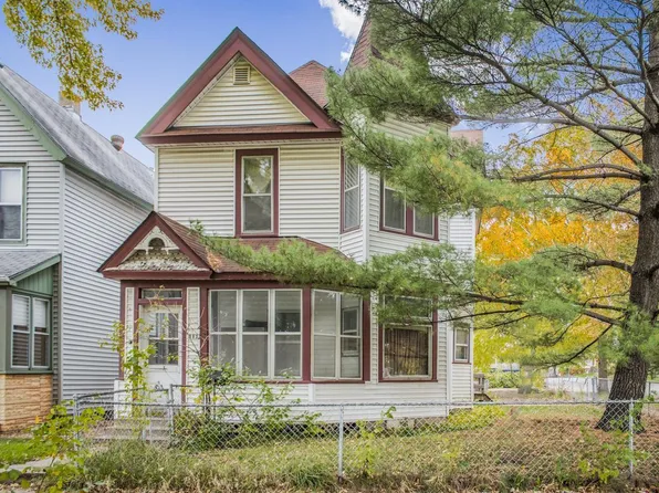 983 Farrington St, Saint Paul, MN 55117