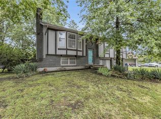 1008 S Valley Rd, Olathe, KS 66061