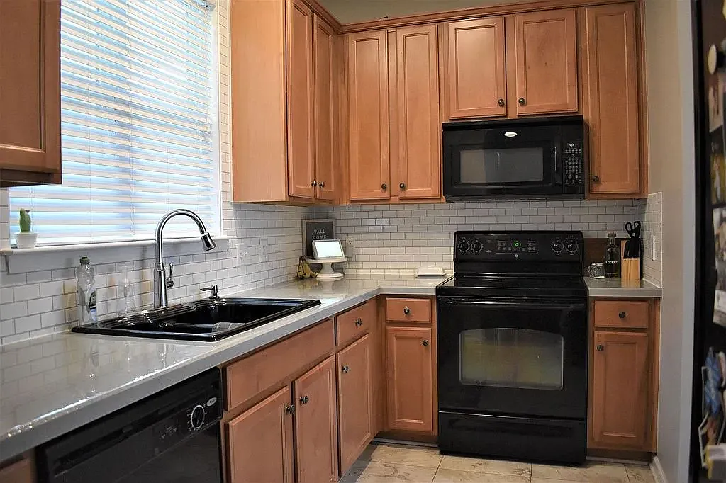 3 bed, 2.5 bath, 1432 sqft, $2,200 — Photo 4