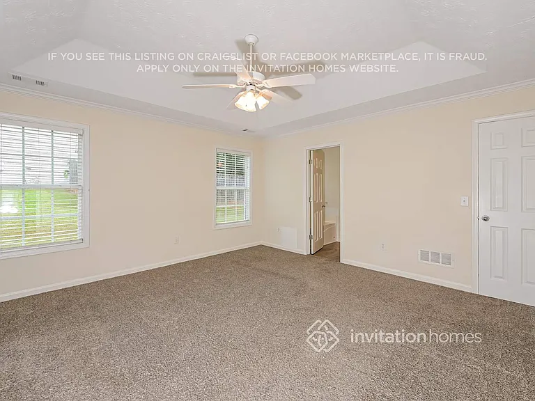 555 Wellington Ln — Photo 9