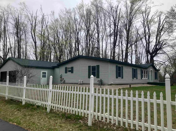 7677 Mill St, Vanderbilt, MI 49795