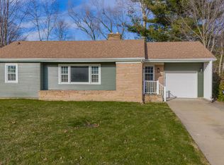 24 Woodruff Dr, Bloomington, IL 61701
