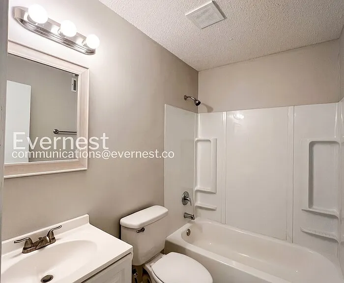3060 Fairmeadow Dr — Photo 10
