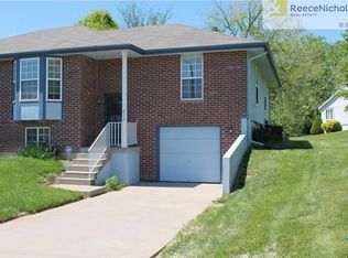 8942 Armstrong Ave, Kansas City, KS 66112
