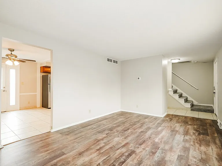 2422 Salem Ave — Photo 5