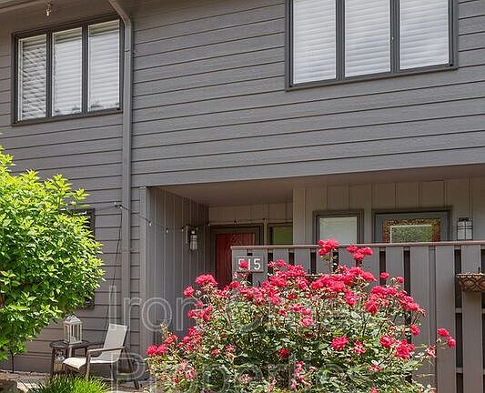 2nd image of 515 Crowfields Ln