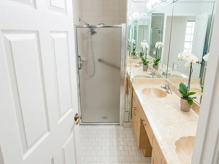 Master's Bathroom