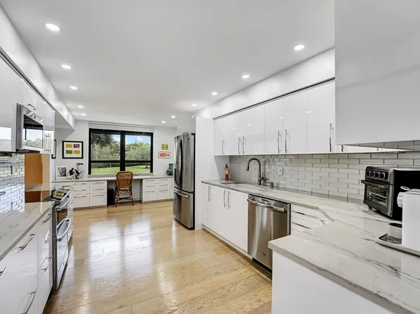 7578 Regency Lake Drive #201, Boca Raton, FL 33433