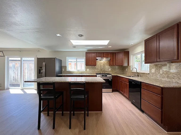 34 Queens Ct — Photo 14