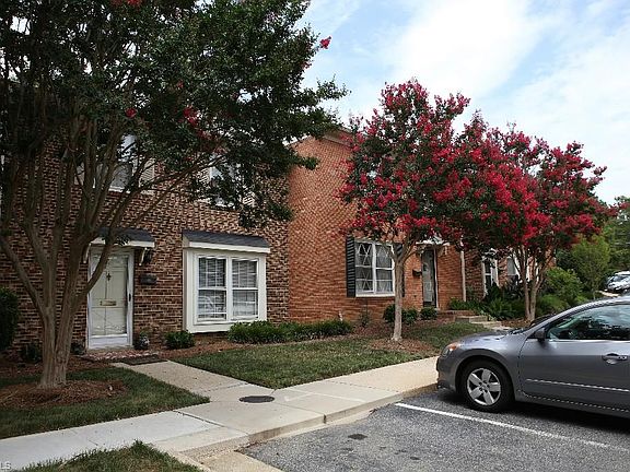 3rd image of 3206 Regents Park Ln Unit B