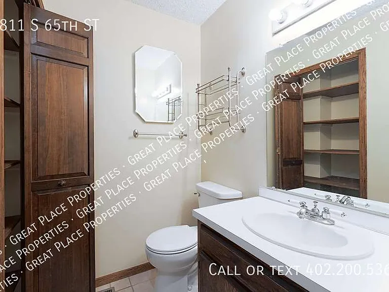 4811 S 65th St — Photo 23