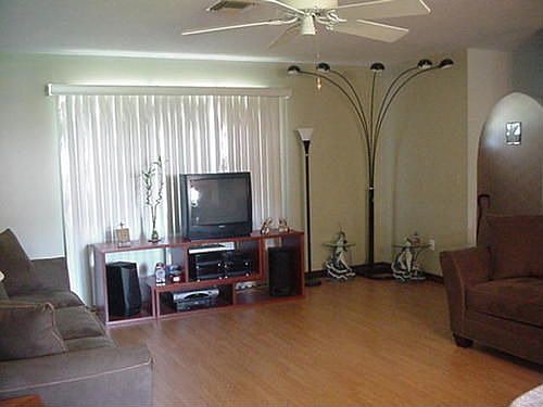 Living Rm. to Entry
