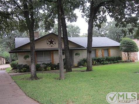 1st image of 903 Oakwood Dr