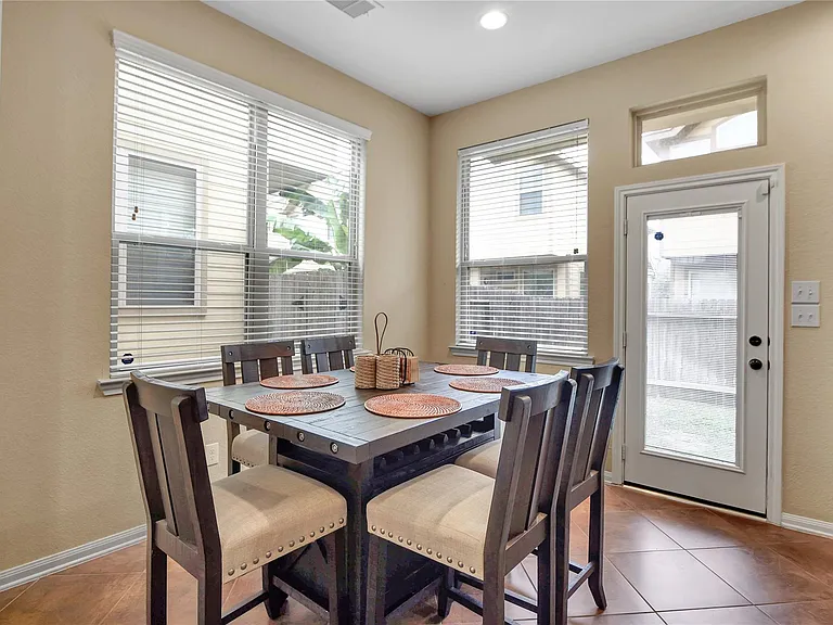 21 Cheswood Manor Dr — Photo 8
