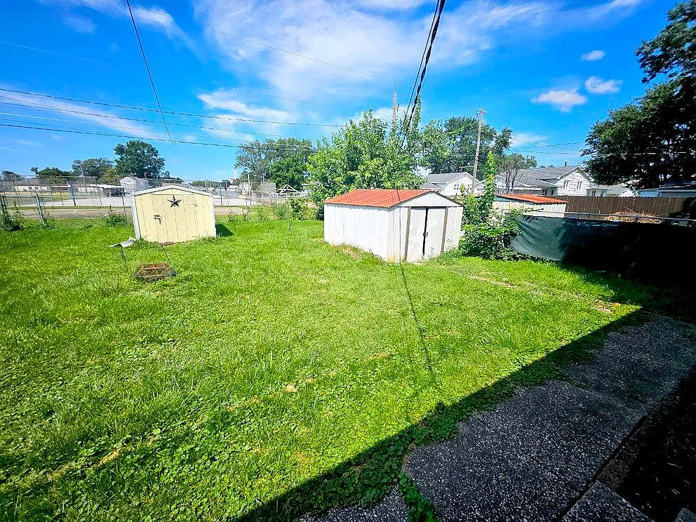 2 bed, 1.0 bath, 976 sqft, $1,000 — Photo 4