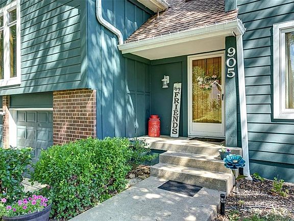 5th image of 905 NW Forest Dr
