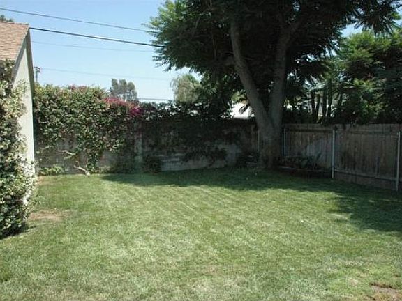5th image of 6638 Babcock Ave