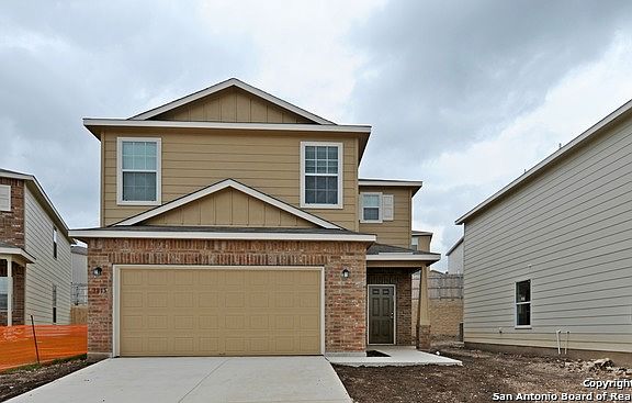 2nd image of 3815 Hickory Arch