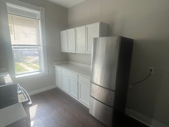 2nd image of 3016 California Ave