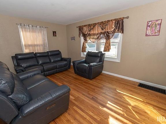 5th image of 728 Fairway St