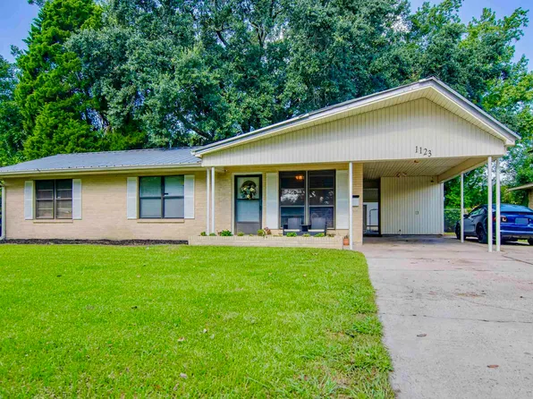 1123 S Park Ave, Gonzales, LA 70737