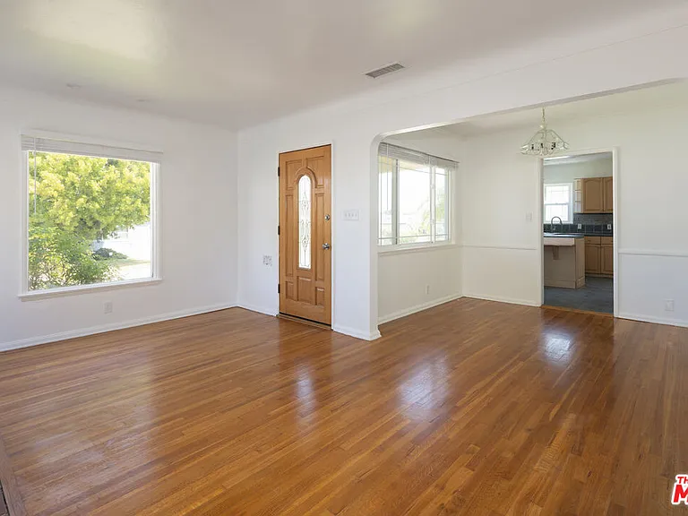 8333 Airlane Ave — Photo 7
