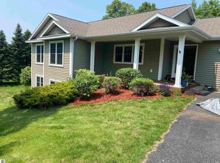 931 Shamrock Ln, Traverse City, MI 49696