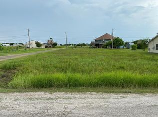 1411 W Broadway Ave, Seadrift, TX 77983