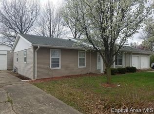 1203 7th St, Pawnee, IL 62558