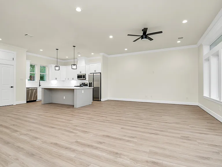 2107 Saint Charles St — Photo 12